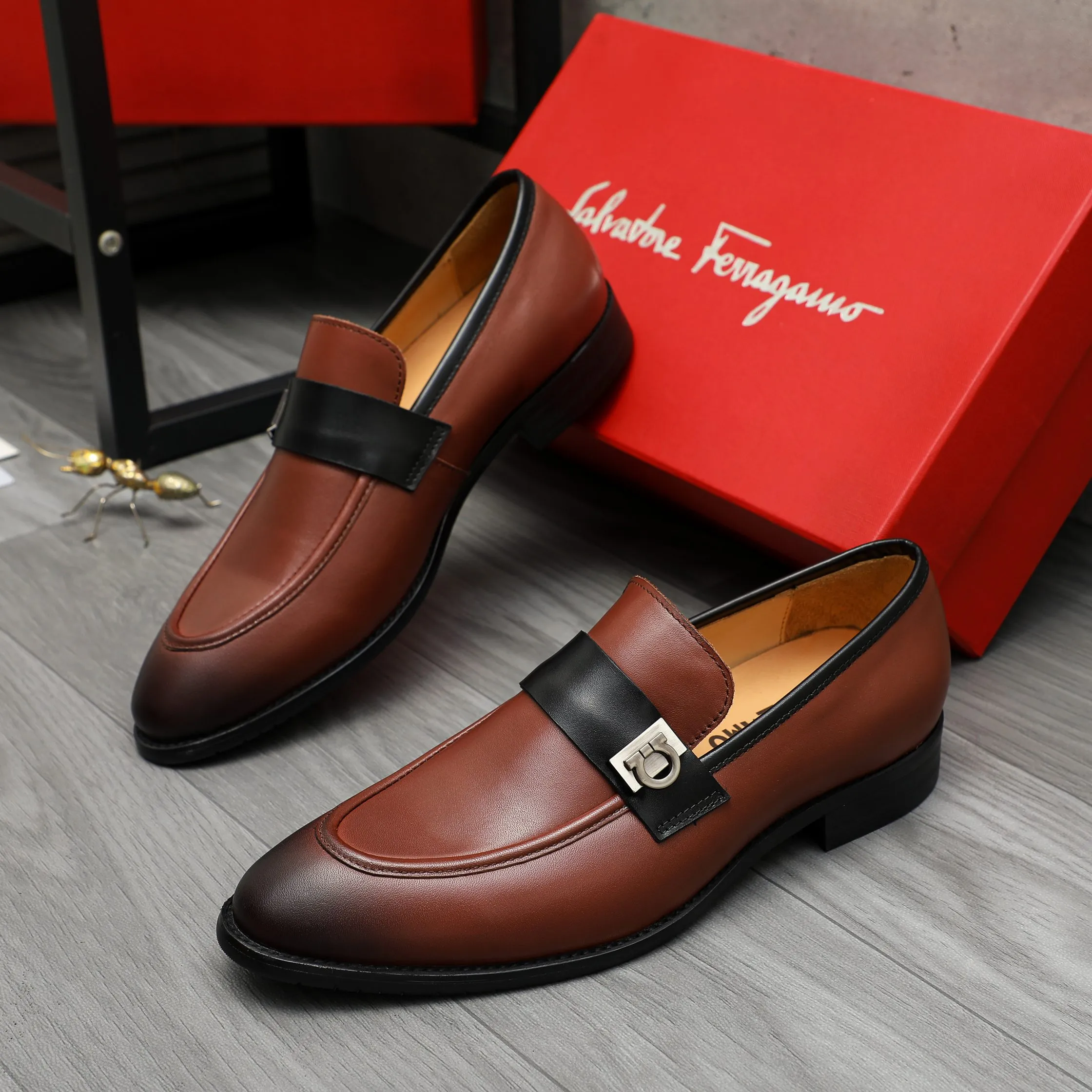 Men's shoes 💰460 Product trademark: Ferragamo "Ferragamo" business slip-on leather shoes Regular size: 39-44 Product materials: Selected high-quality color-brushed cowhide upper, cowhide lining, original outsole